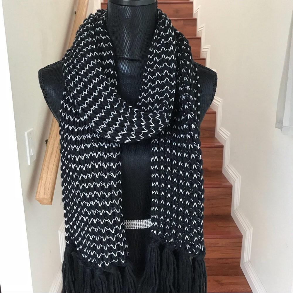 MIXIT BLACK METALLIC  KNITTING SCARF 🧣